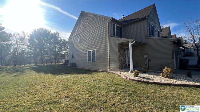 Foto del edificio - 1732 Pinewind Dr