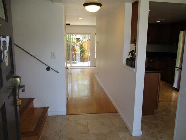 Foto del edificio - 4658 Larwin Ave