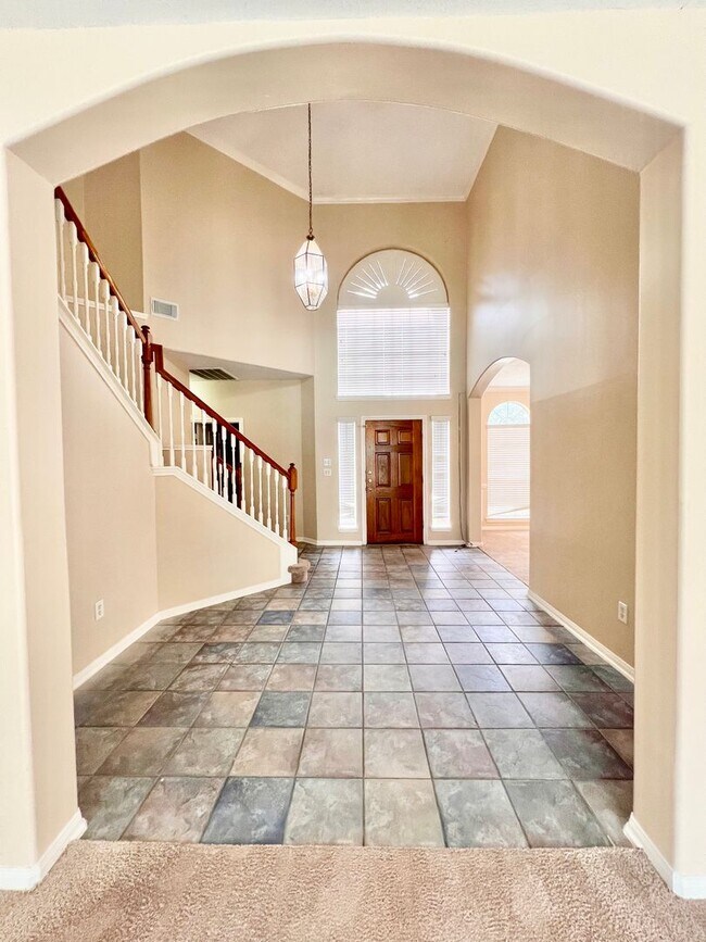Building Photo - Spacious Home with Pool in Sugar Land, TX