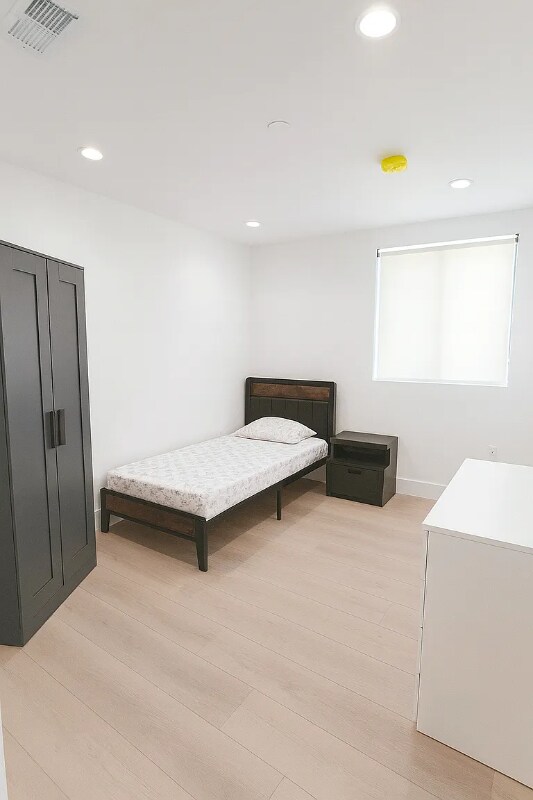 Foto del edificio - 1447 W 36th Pl