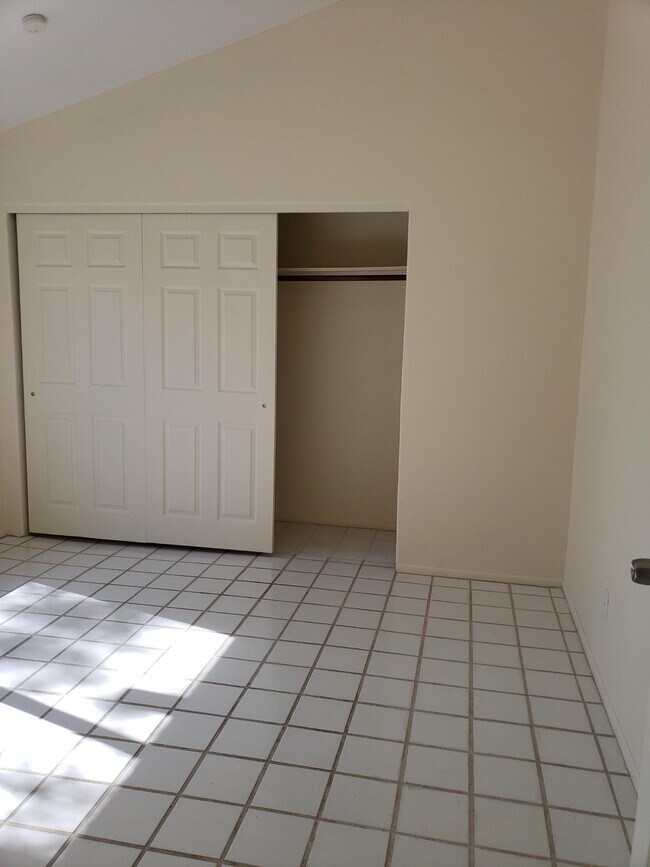 Building Photo - 4391 Plaza Oro Loma