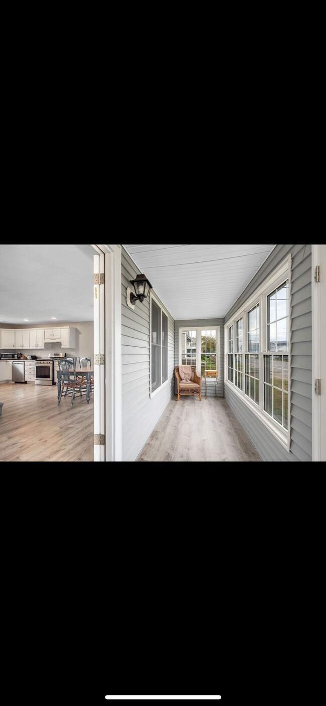 Foto del edificio - 561 North End Blvd