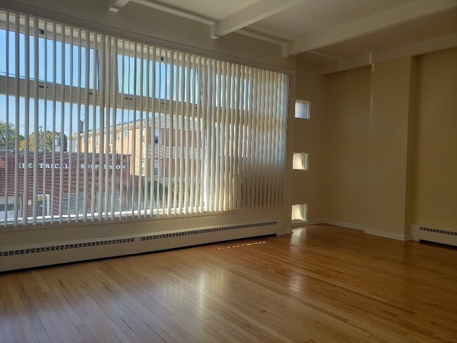 Foto del edificio - 3821 N Harlem Ave