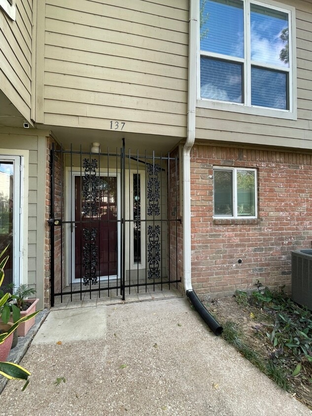 Foto principal - 5005 Georgi Ln