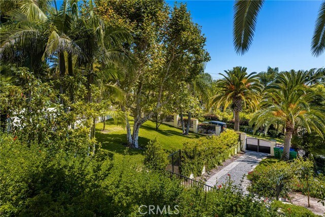 Building Photo - 1681 La Loma Dr