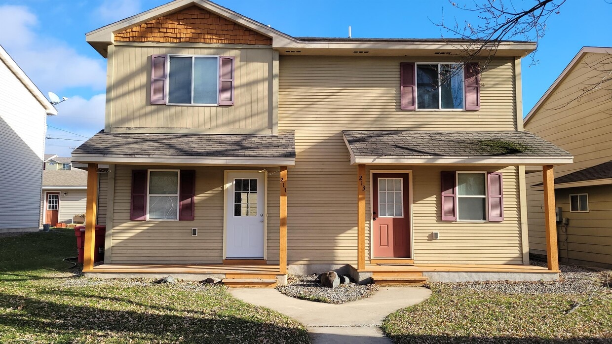 Primary Photo - 211 2nd Ave