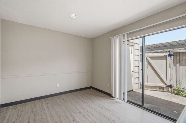 Building Photo - 2120 Wilcrest Dr