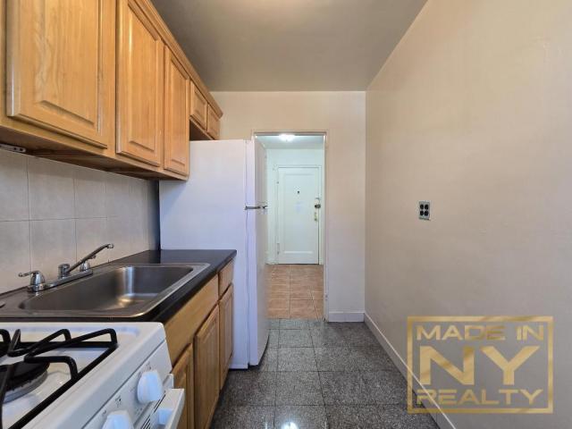 Foto del edificio - 1 bedroom in Briarwood NY 11435