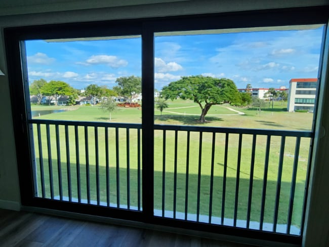 Foto del edificio - 7406 Lake Breeze Dr