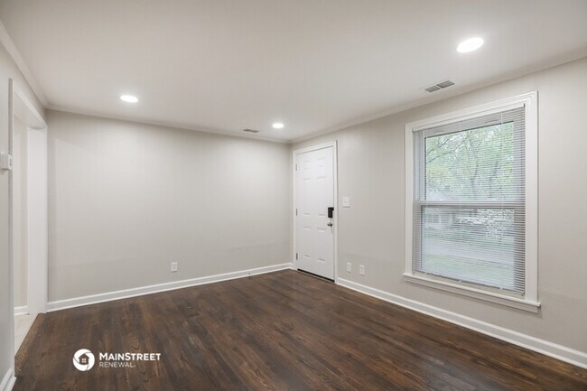 Foto del edificio - 8116 Grand Ave