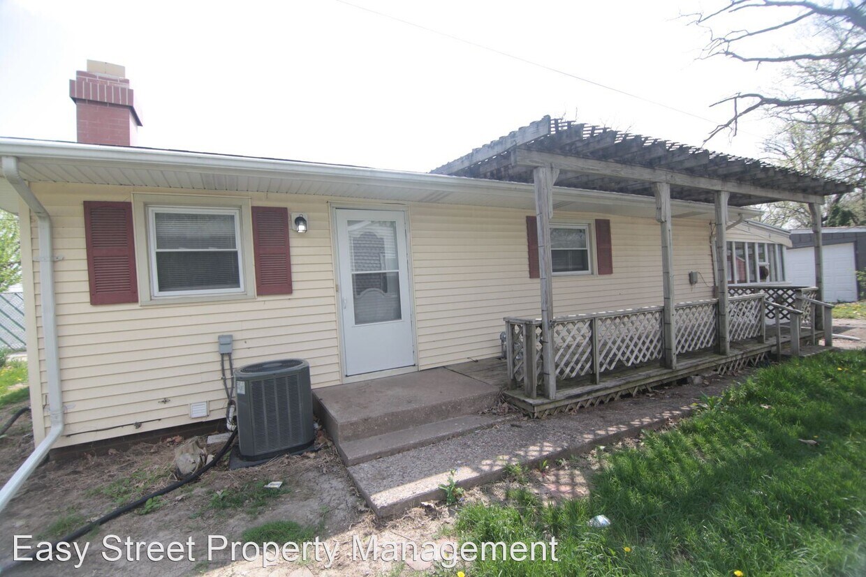 2 br, 1 bath House 516 127th Ave House for Rent in Milan, IL