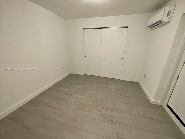 Foto del edificio - 838 NW 12th Ave