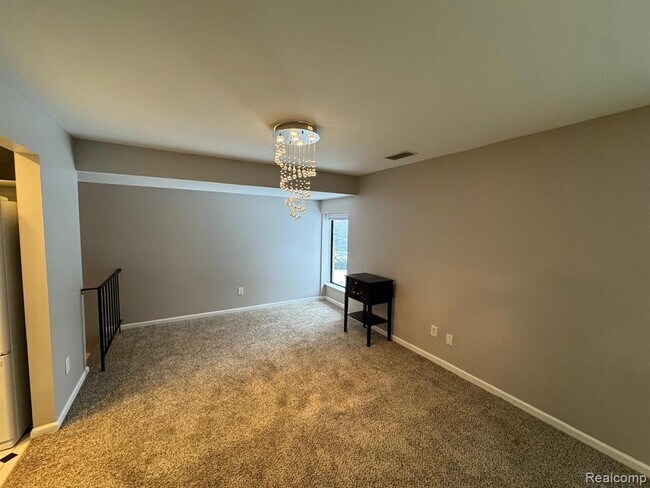 Foto del edificio - 18453 University Park Dr