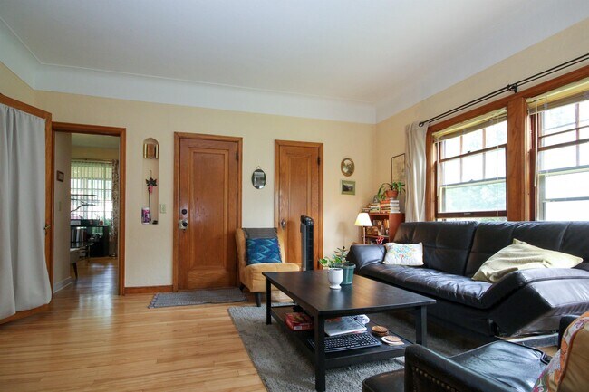 Foto del edificio - 4011 Quail Ave N