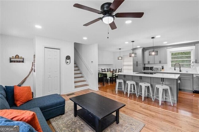 Foto del edificio - 799 Pine Roc Dr