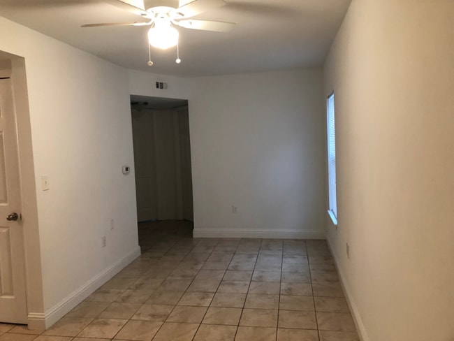 Building Photo - 211 Green Acres Rd