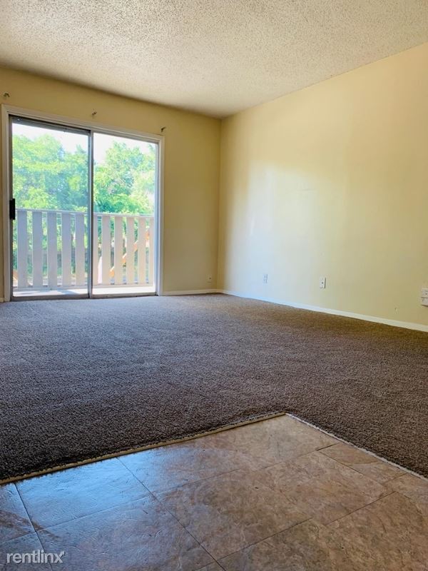 Building Photo - 2 br, 3 bath Townhome - 4396 NW 36th St