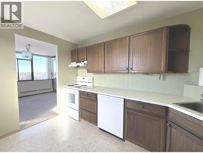 Photo du bâtiment - 6651 Minoru Blvd