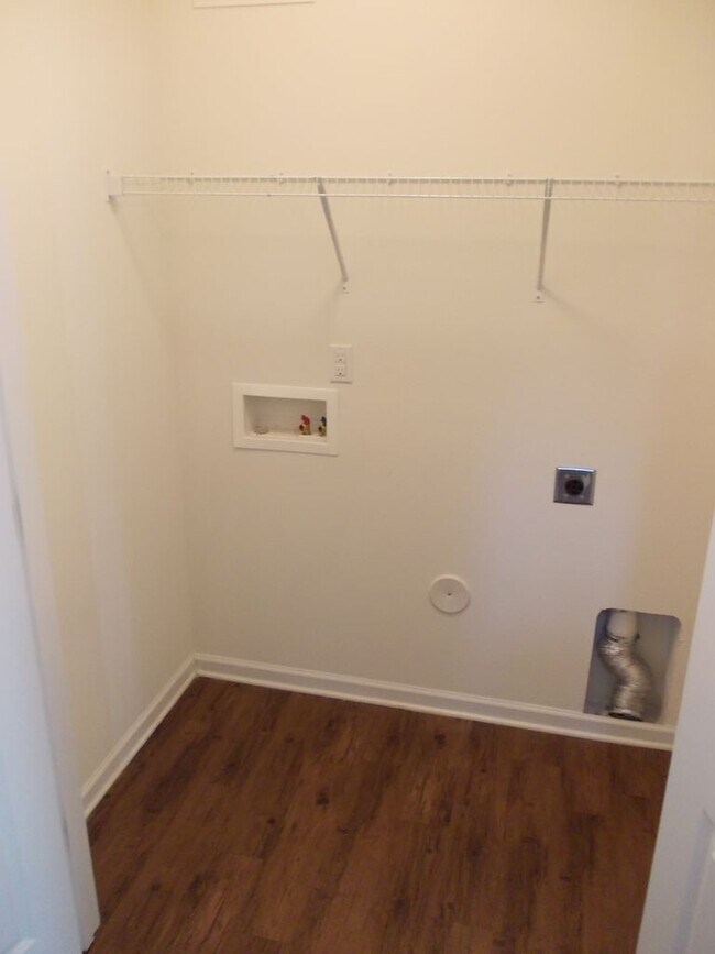 Foto del edificio - 2528 Walnut Forest Dr