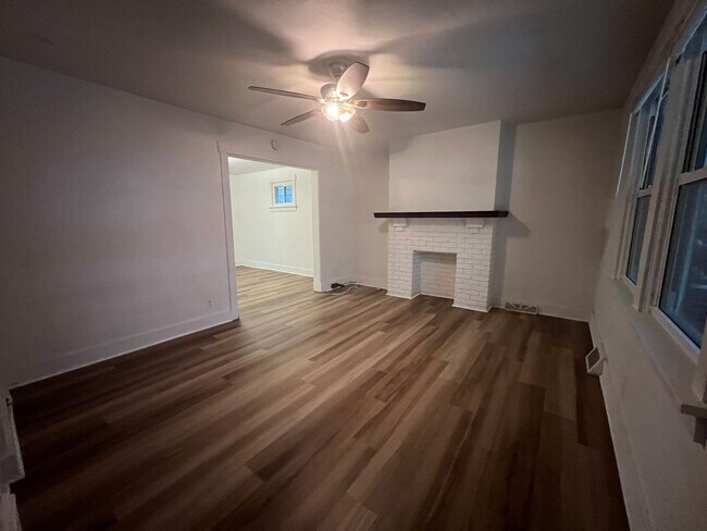 Foto del edificio - Available August 1, 2026; Lease will end July 27, 2027