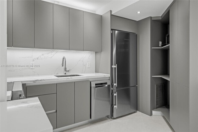 Building Photo - 999 SW 1st Ave