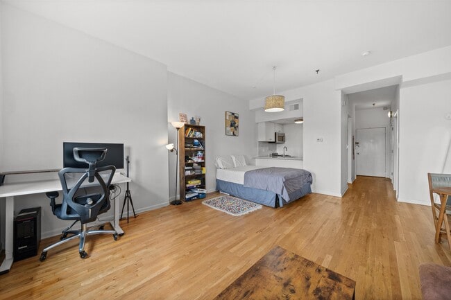 Building Photo - 227 Christopher Columbus Dr