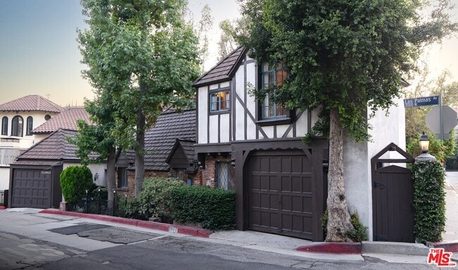 Building Photo - 2057 N Las Palmas Ave