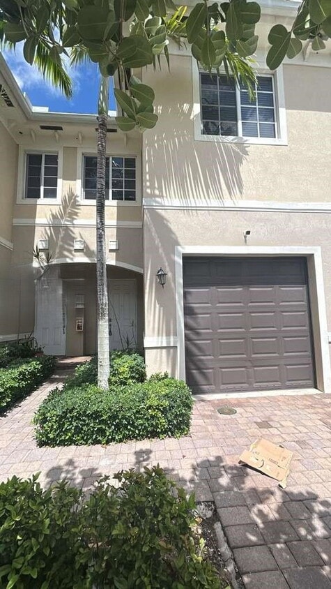 Photo - 2675 Southwest 81st Terrace, Miramar, FL 33025 - 3 BR 3 BA townhouse