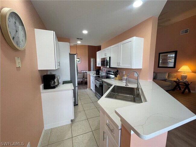 Foto del edificio - 2021 Crestview Way