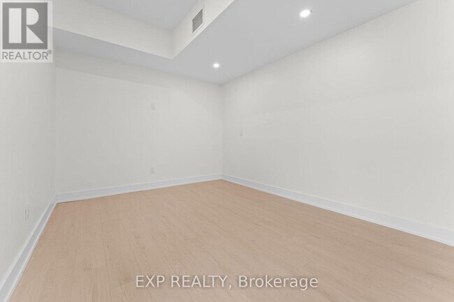 Photo du bâtiment - 1558 Queen St E