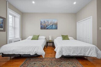 Building Photo - 215 W 138th St