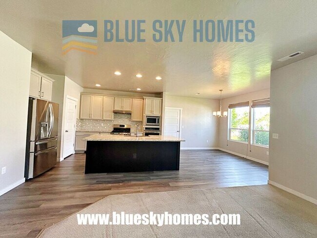 Building Photo - 2572 E Mariposa Dr