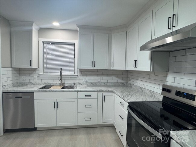 Foto del edificio - 6022 Heath Valley Rd