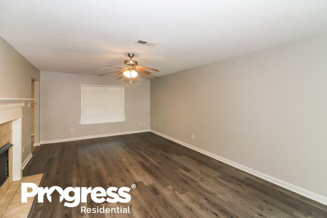 Building Photo - 2796 Hidden Falls Dr