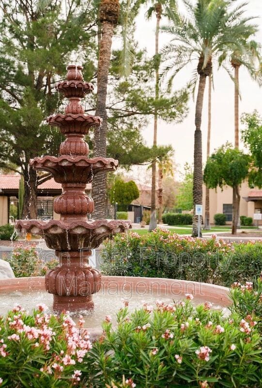 Foto del edificio - 1351 N Pleasant Dr