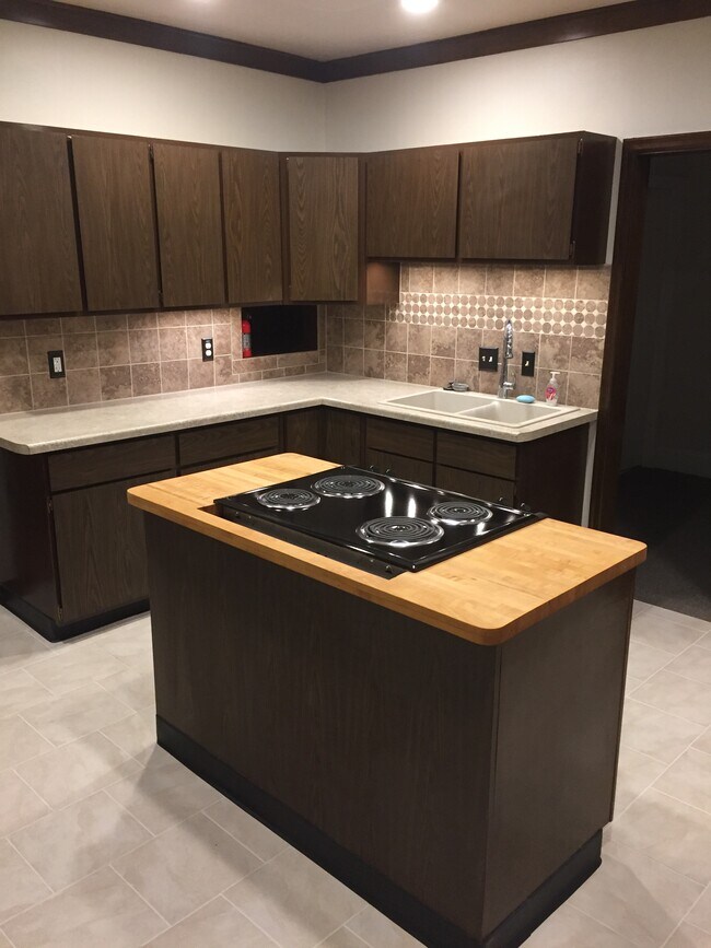 Foto del edificio - 412 E 5th St