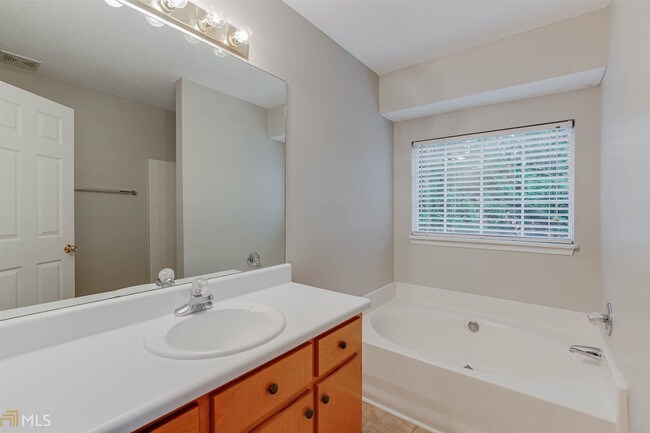 Building Photo - 8440 Emerald Pointe Ln