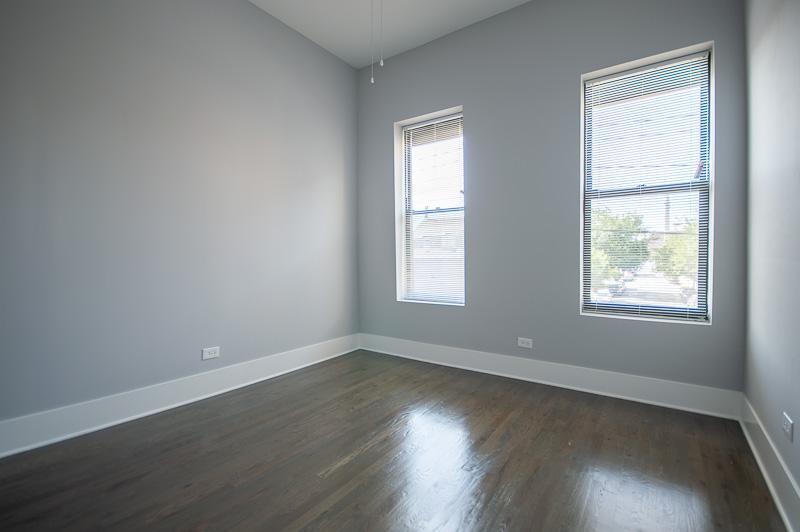 Foto principal - 3 bedroom in Chicago IL 60608