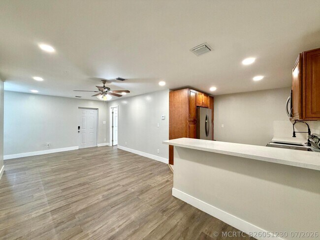 Foto del edificio - 661 NW 23rd Terrace