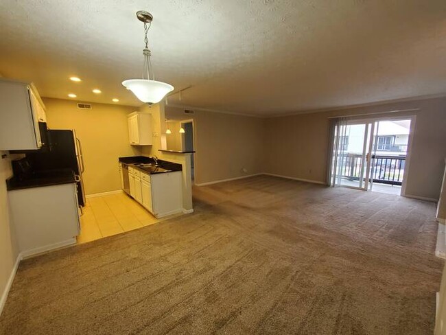 Building Photo - FANTASTIC ONE BEDROOM CONDO - FOR RENT!