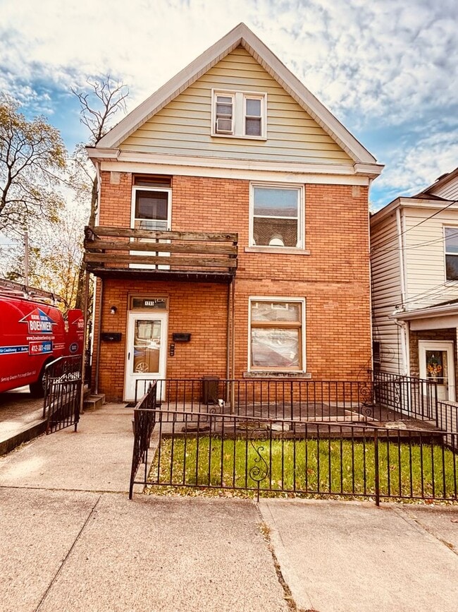 Building Photo - 1285 Clairhaven St