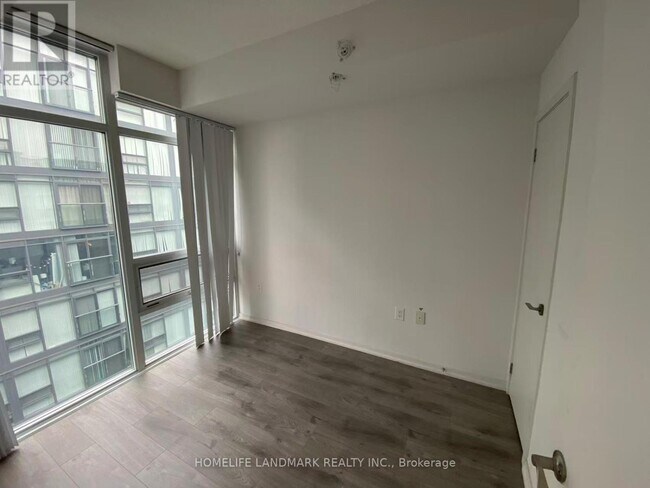 Photo du bâtiment - 36 Lisgar St