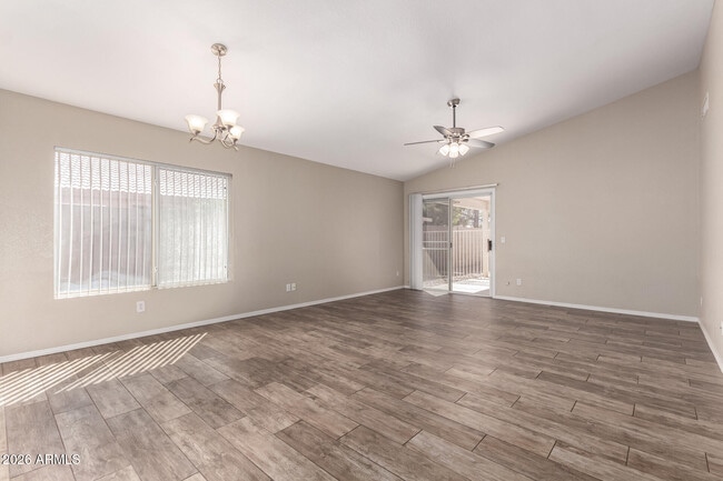 Foto del edificio - 1522 S Dove St