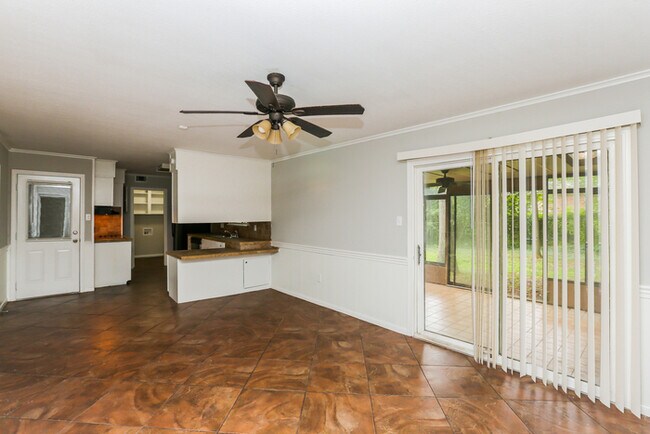 Foto del edificio - 975 Briarwood Dr