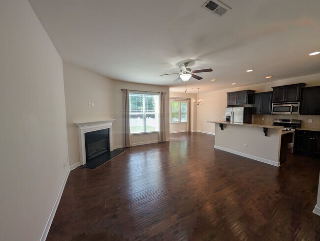 Building Photo - Townhome in Flowers Plantation with Water ...
