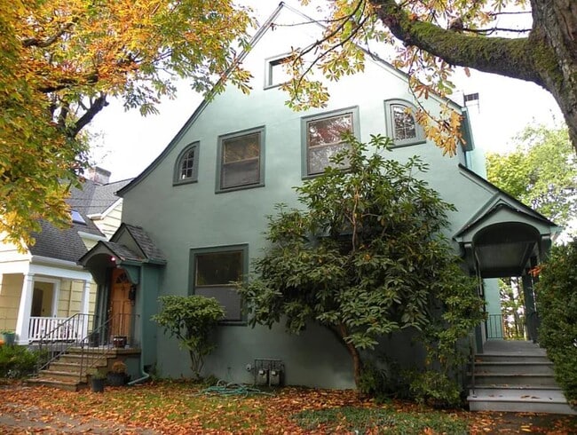 Building Photo - 3207 NW Vaughn St