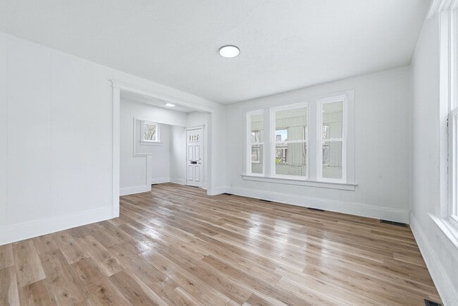 Foto del edificio - Charming 3BR with Garage & Updates