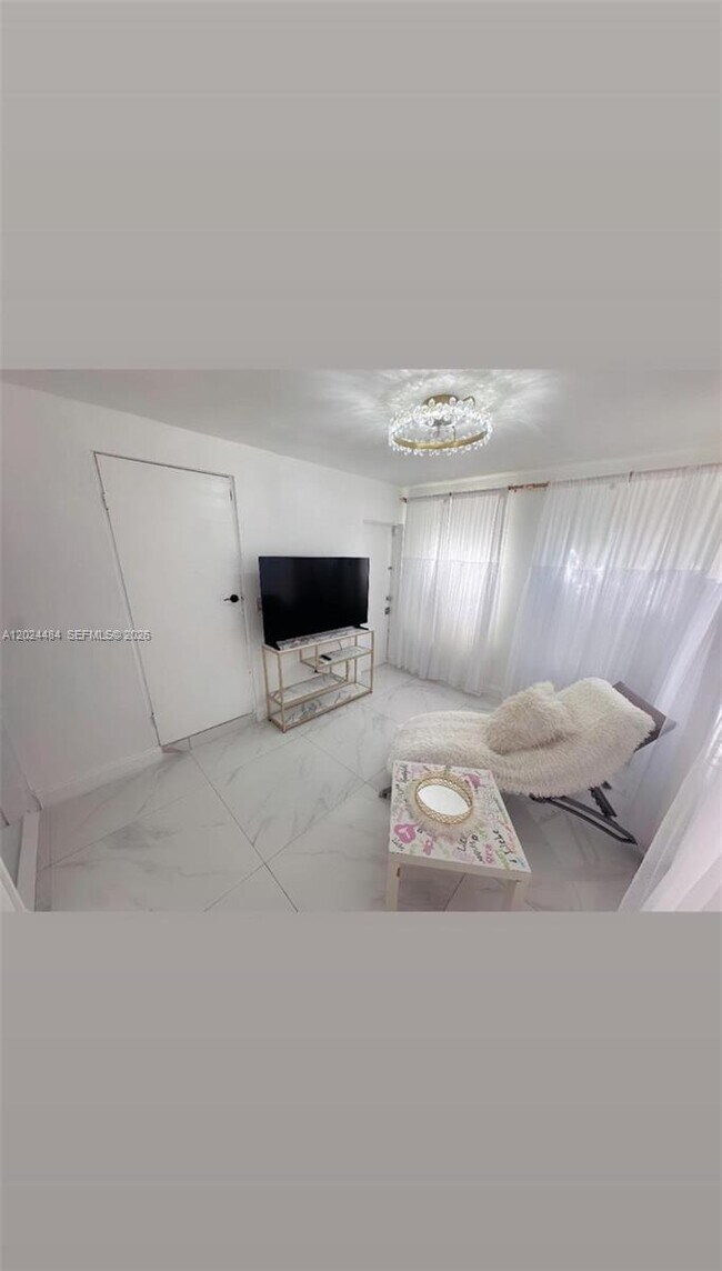 Foto del edificio - 950 NE 127th St