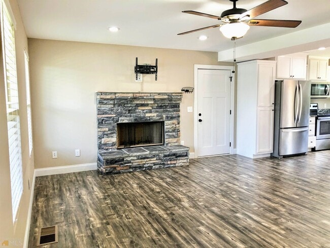 Building Photo - 261 Brookwoods Ln