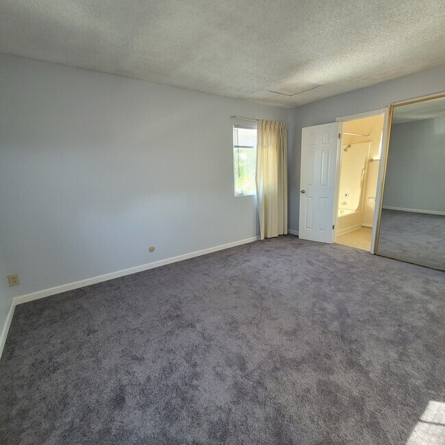 Foto del edificio - 7842 Barton Dr